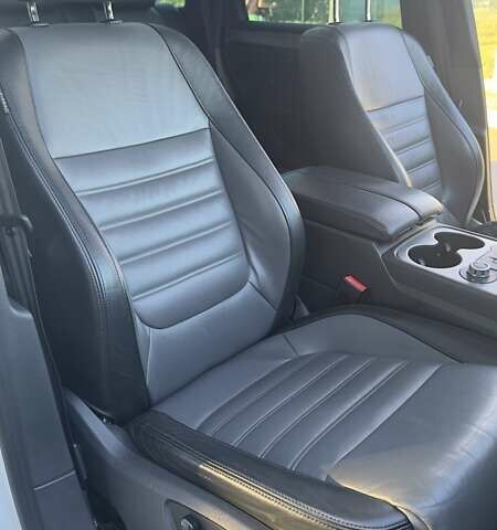 Белый Фольксваген Туарег, объемом двигателя 4.13 л и пробегом 128 тыс. км за 29000 $, фото 26 на Automoto.ua