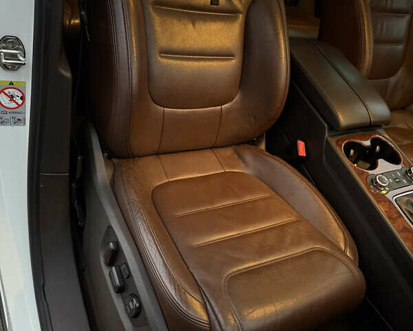 Белый Фольксваген Туарег, объемом двигателя 2.97 л и пробегом 246 тыс. км за 20800 $, фото 15 на Automoto.ua