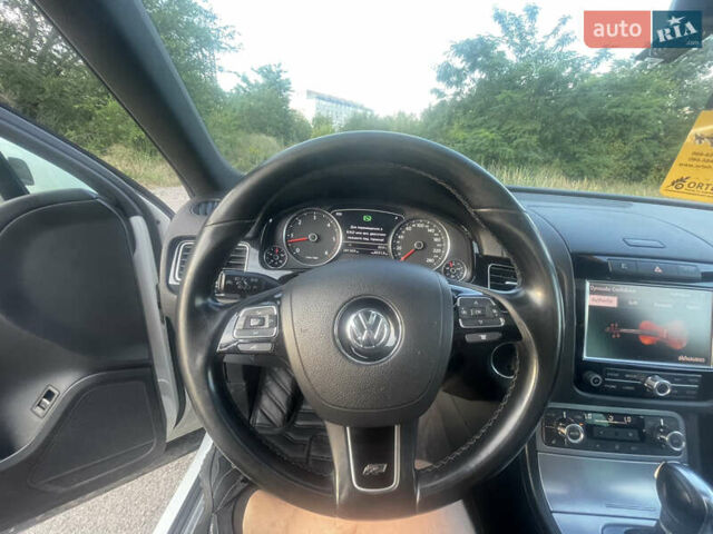 Белый Фольксваген Туарег, объемом двигателя 2.97 л и пробегом 242 тыс. км за 19999 $, фото 25 на Automoto.ua