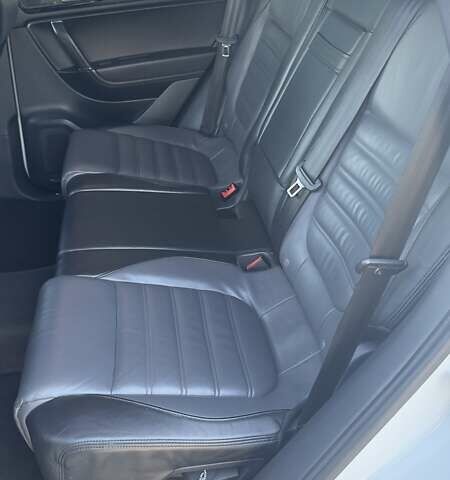 Белый Фольксваген Туарег, объемом двигателя 4.13 л и пробегом 128 тыс. км за 29000 $, фото 18 на Automoto.ua