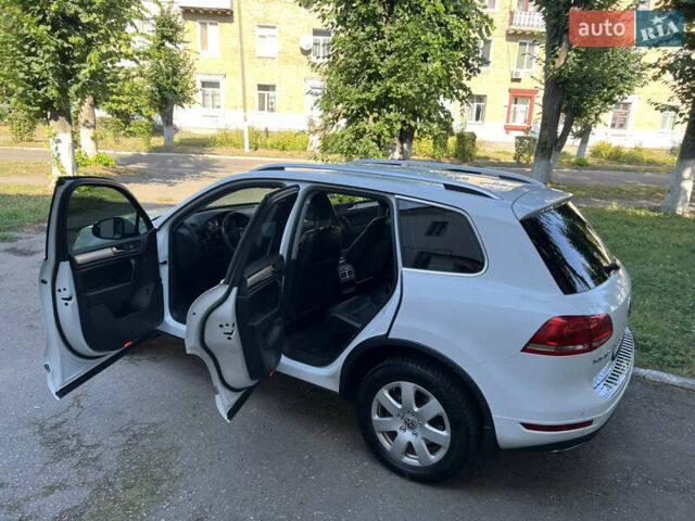 Белый Фольксваген Туарег, объемом двигателя 2.97 л и пробегом 258 тыс. км за 17300 $, фото 5 на Automoto.ua