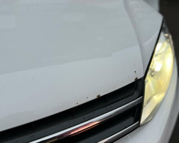 Белый Фольксваген Туарег, объемом двигателя 3 л и пробегом 215 тыс. км за 16700 $, фото 18 на Automoto.ua