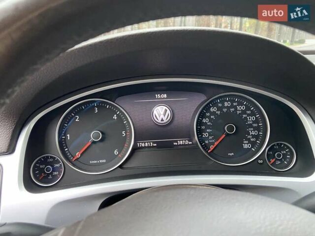 Белый Фольксваген Туарег, объемом двигателя 3 л и пробегом 176 тыс. км за 20000 $, фото 10 на Automoto.ua