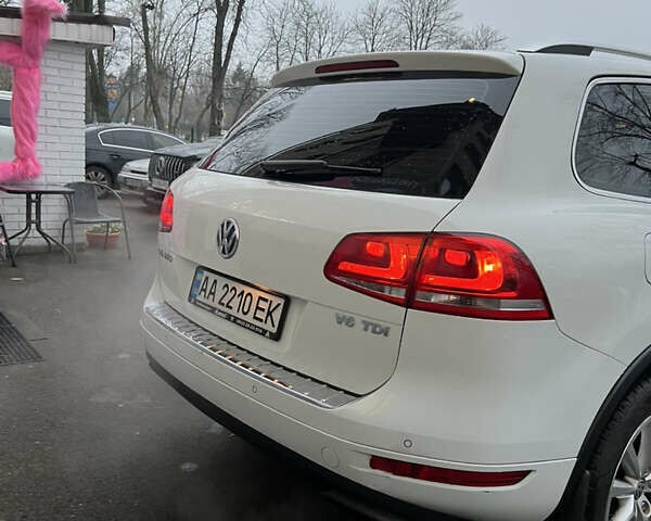 Белый Фольксваген Туарег, объемом двигателя 3 л и пробегом 215 тыс. км за 16700 $, фото 14 на Automoto.ua