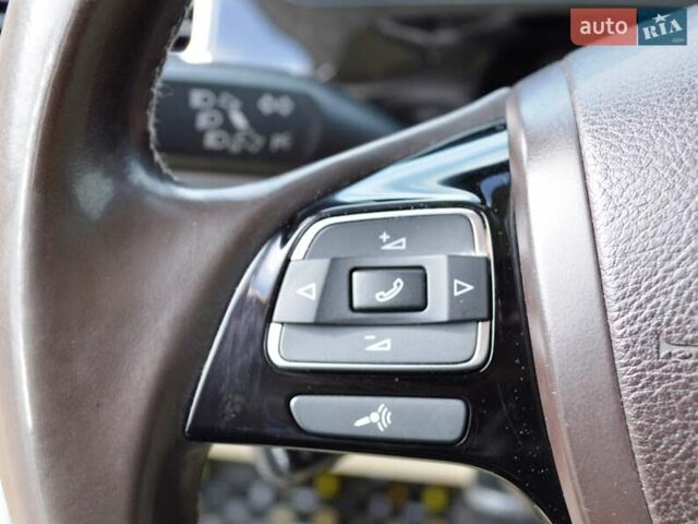 Белый Фольксваген Туарег, объемом двигателя 2.97 л и пробегом 272 тыс. км за 17500 $, фото 21 на Automoto.ua