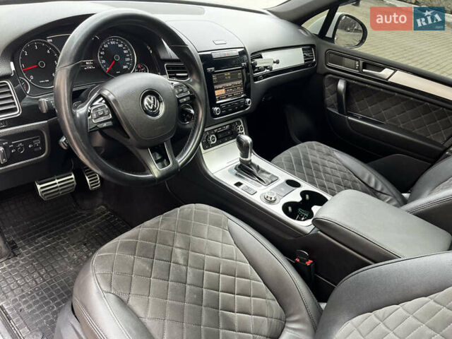 Білий Фольксваген Туарег, об'ємом двигуна 2.97 л та пробігом 307 тис. км за 18200 $, фото 5 на Automoto.ua