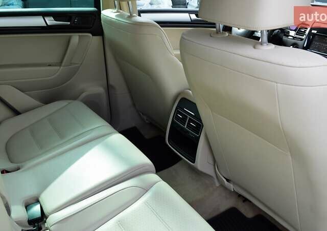 Белый Фольксваген Туарег, объемом двигателя 2.97 л и пробегом 272 тыс. км за 17500 $, фото 34 на Automoto.ua