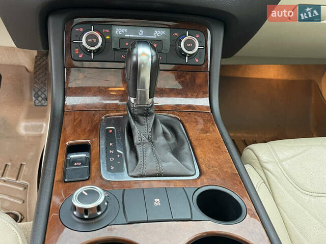 Білий Фольксваген Туарег, об'ємом двигуна 3 л та пробігом 123 тис. км за 17300 $, фото 32 на Automoto.ua