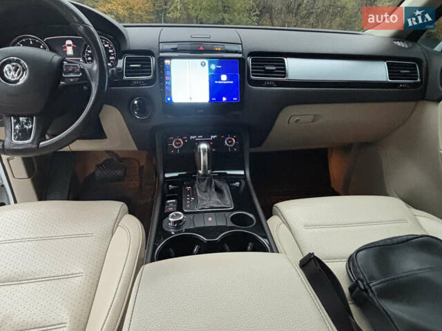 Белый Фольксваген Туарег, объемом двигателя 2.97 л и пробегом 237 тыс. км за 16900 $, фото 23 на Automoto.ua