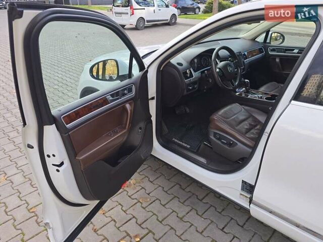 Белый Фольксваген Туарег, объемом двигателя 2.97 л и пробегом 290 тыс. км за 17500 $, фото 13 на Automoto.ua