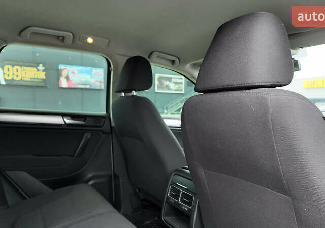 Белый Фольксваген Туарег, объемом двигателя 2.97 л и пробегом 238 тыс. км за 20990 $, фото 13 на Automoto.ua