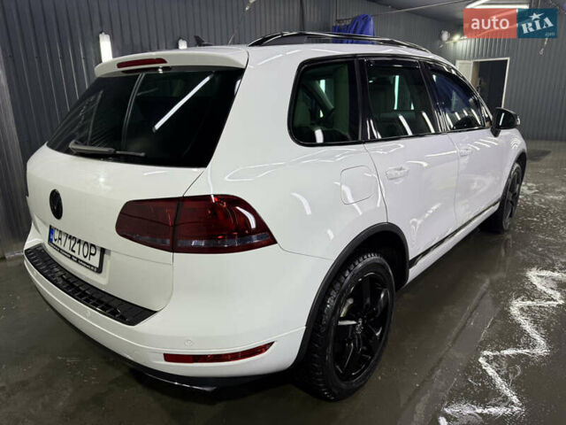 Белый Фольксваген Туарег, объемом двигателя 2.97 л и пробегом 370 тыс. км за 15499 $, фото 5 на Automoto.ua