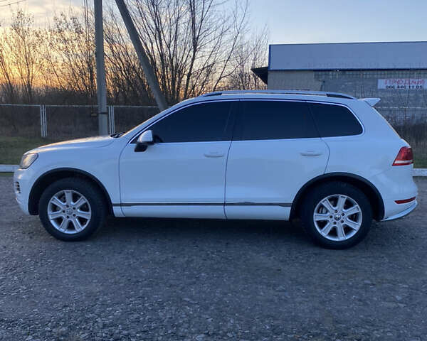 Білий Фольксваген Туарег, об'ємом двигуна 2.97 л та пробігом 259 тис. км за 17000 $, фото 6 на Automoto.ua