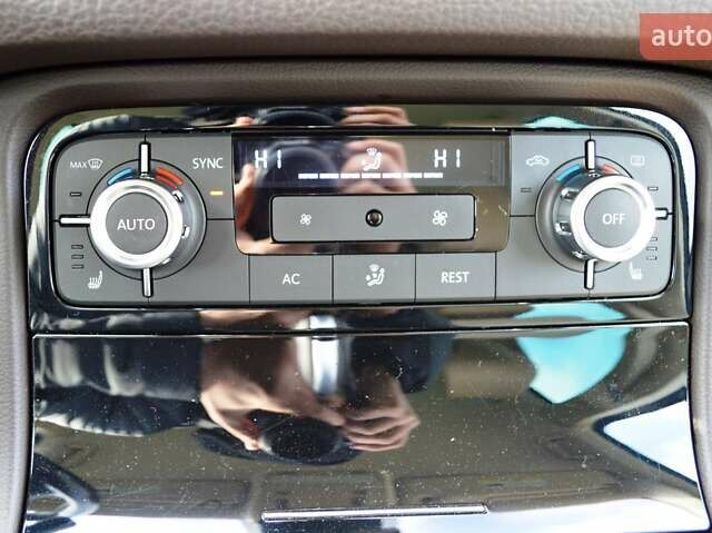 Белый Фольксваген Туарег, объемом двигателя 2.97 л и пробегом 272 тыс. км за 17500 $, фото 27 на Automoto.ua