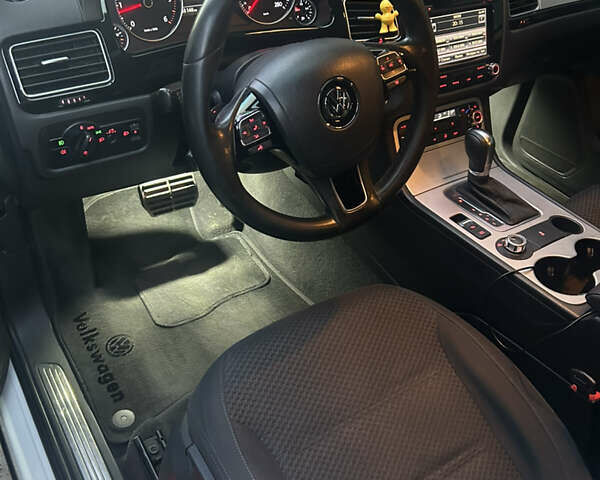 Белый Фольксваген Туарег, объемом двигателя 2.97 л и пробегом 245 тыс. км за 20000 $, фото 17 на Automoto.ua