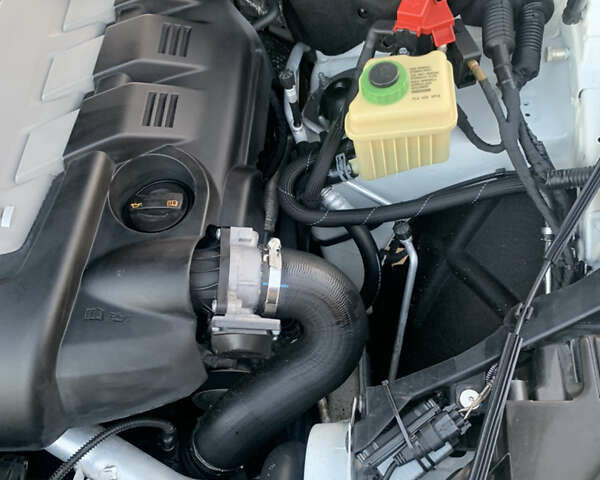 Белый Фольксваген Туарег, объемом двигателя 3 л и пробегом 330 тыс. км за 22000 $, фото 24 на Automoto.ua