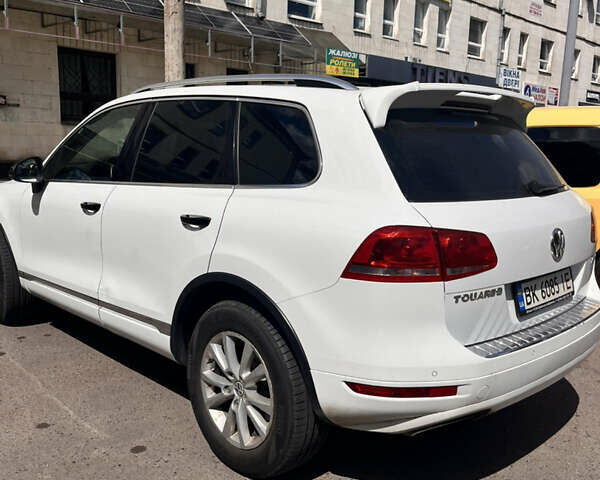 Білий Фольксваген Туарег, об'ємом двигуна 2.97 л та пробігом 264 тис. км за 19000 $, фото 2 на Automoto.ua