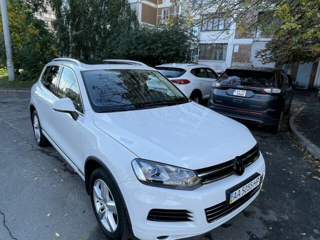 Белый Фольксваген Туарег, объемом двигателя 3 л и пробегом 152 тыс. км за 19500 $, фото 5 на Automoto.ua