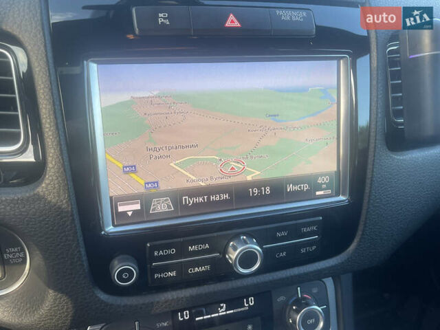 Белый Фольксваген Туарег, объемом двигателя 2.97 л и пробегом 242 тыс. км за 19999 $, фото 40 на Automoto.ua