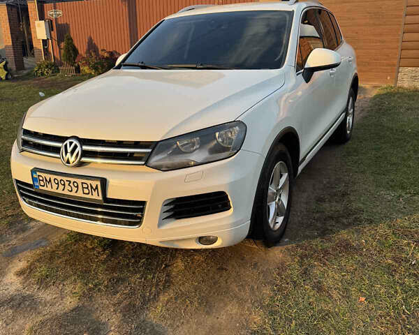 Белый Фольксваген Туарег, объемом двигателя 2.97 л и пробегом 230 тыс. км за 16800 $, фото 3 на Automoto.ua