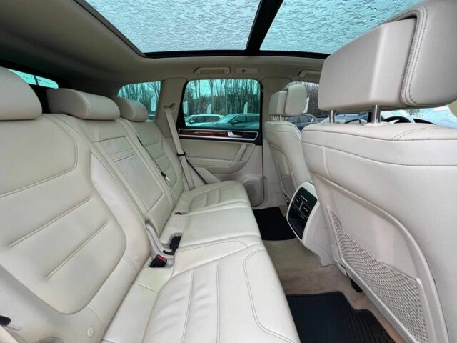 Белый Фольксваген Туарег, объемом двигателя 3 л и пробегом 228 тыс. км за 17500 $, фото 18 на Automoto.ua