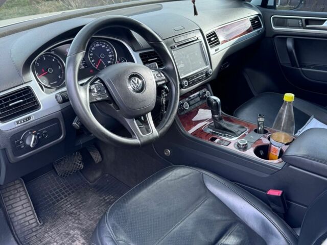 Белый Фольксваген Туарег, объемом двигателя 3 л и пробегом 247 тыс. км за 20000 $, фото 4 на Automoto.ua