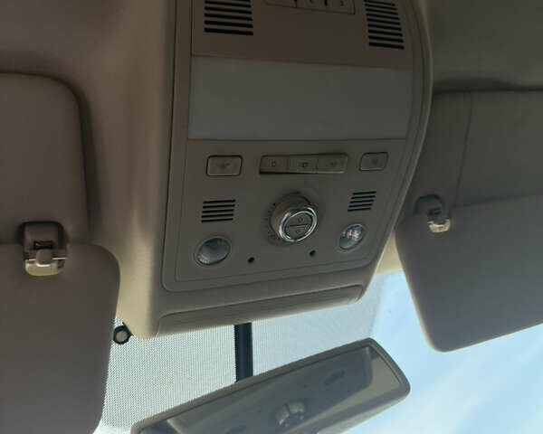 Білий Фольксваген Туарег, об'ємом двигуна 2.97 л та пробігом 265 тис. км за 17500 $, фото 18 на Automoto.ua