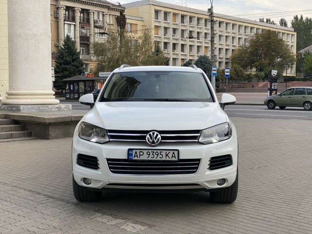 Білий Фольксваген Туарег, об'ємом двигуна 3 л та пробігом 235 тис. км за 14800 $, фото 2 на Automoto.ua