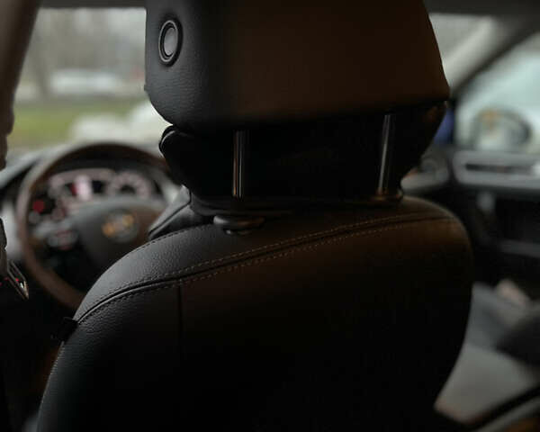 Белый Фольксваген Туарег, объемом двигателя 3 л и пробегом 215 тыс. км за 16700 $, фото 9 на Automoto.ua