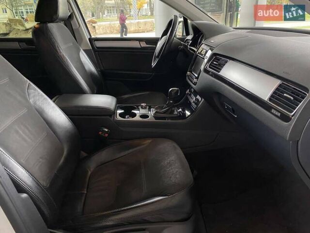 Белый Фольксваген Туарег, объемом двигателя 2.97 л и пробегом 209 тыс. км за 18000 $, фото 16 на Automoto.ua