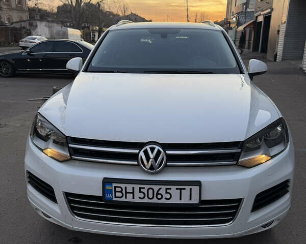 Білий Фольксваген Туарег, об'ємом двигуна 2.97 л та пробігом 231 тис. км за 17999 $, фото 4 на Automoto.ua
