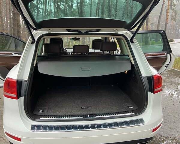 Белый Фольксваген Туарег, объемом двигателя 3 л и пробегом 176 тыс. км за 20000 $, фото 5 на Automoto.ua