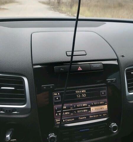 Белый Фольксваген Туарег, объемом двигателя 3 л и пробегом 208 тыс. км за 16000 $, фото 1 на Automoto.ua