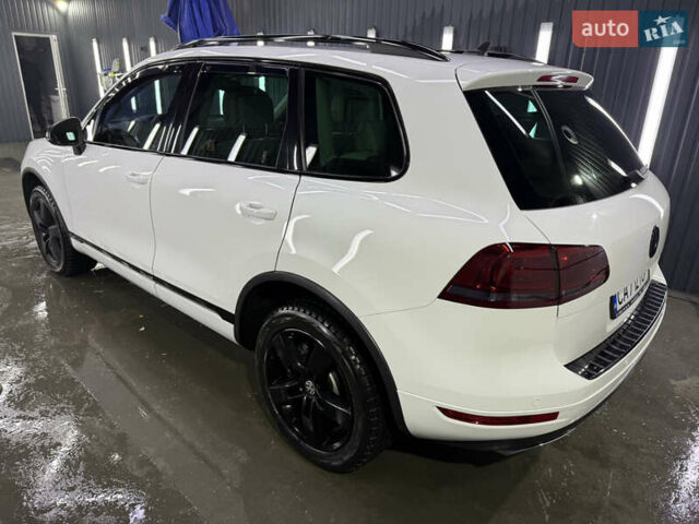 Белый Фольксваген Туарег, объемом двигателя 2.97 л и пробегом 370 тыс. км за 15499 $, фото 6 на Automoto.ua