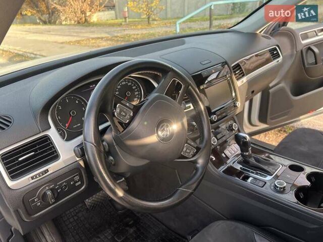 Белый Фольксваген Туарег, объемом двигателя 2.46 л и пробегом 169 тыс. км за 25555 $, фото 13 на Automoto.ua