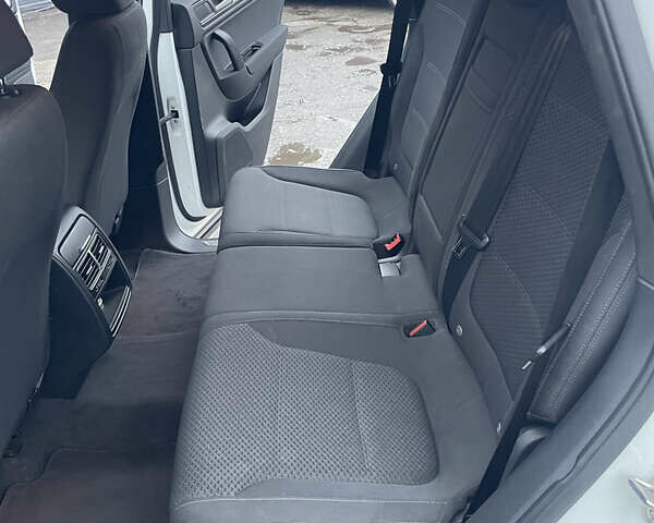 Білий Фольксваген Туарег, об'ємом двигуна 2.97 л та пробігом 130 тис. км за 21300 $, фото 43 на Automoto.ua