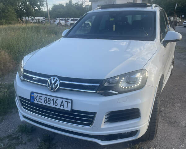 Белый Фольксваген Туарег, объемом двигателя 2.97 л и пробегом 242 тыс. км за 19999 $, фото 1 на Automoto.ua