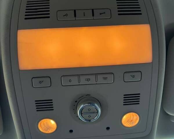 Білий Фольксваген Туарег, об'ємом двигуна 2.97 л та пробігом 337 тис. км за 18500 $, фото 15 на Automoto.ua