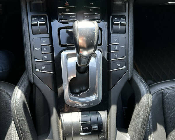 Белый Фольксваген Туарег, объемом двигателя 3 л и пробегом 148 тыс. км за 13000 $, фото 20 на Automoto.ua