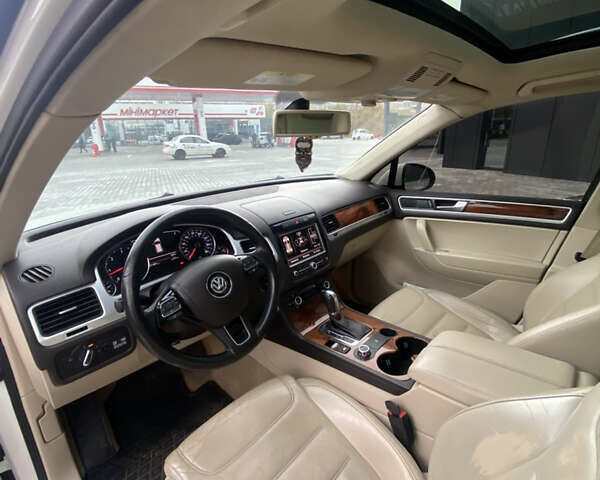 Белый Фольксваген Туарег, объемом двигателя 2.97 л и пробегом 225 тыс. км за 17900 $, фото 18 на Automoto.ua