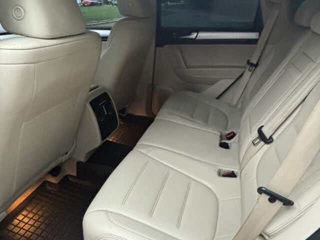 Белый Фольксваген Туарег, объемом двигателя 2.97 л и пробегом 237 тыс. км за 16300 $, фото 16 на Automoto.ua