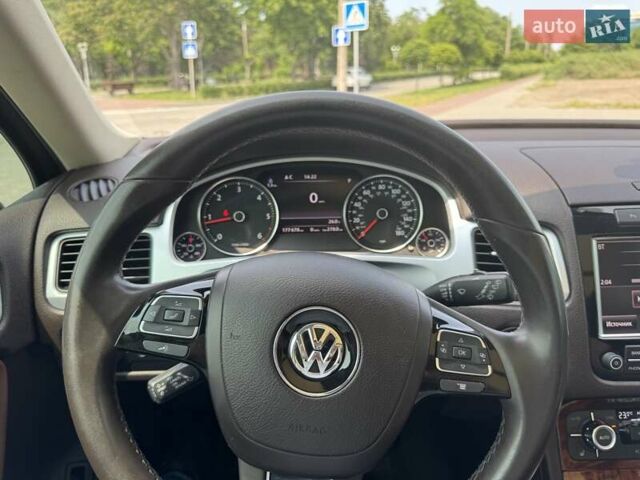 Белый Фольксваген Туарег, объемом двигателя 2.97 л и пробегом 177 тыс. км за 22333 $, фото 17 на Automoto.ua