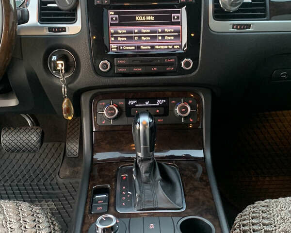 Белый Фольксваген Туарег, объемом двигателя 3 л и пробегом 330 тыс. км за 22000 $, фото 11 на Automoto.ua