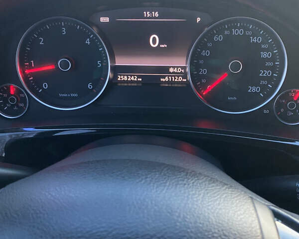 Білий Фольксваген Туарег, об'ємом двигуна 2.97 л та пробігом 259 тис. км за 17000 $, фото 14 на Automoto.ua