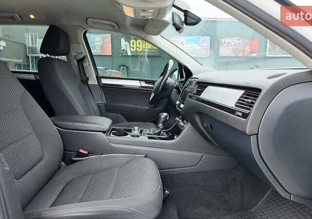 Белый Фольксваген Туарег, объемом двигателя 2.97 л и пробегом 238 тыс. км за 20990 $, фото 14 на Automoto.ua