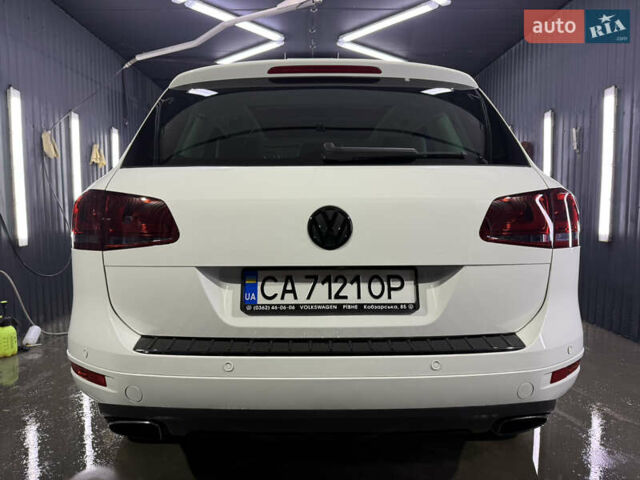 Белый Фольксваген Туарег, объемом двигателя 2.97 л и пробегом 370 тыс. км за 15499 $, фото 7 на Automoto.ua