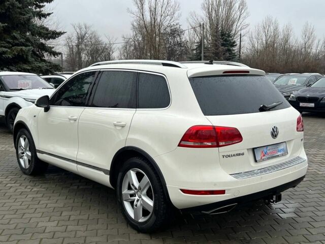 Белый Фольксваген Туарег, объемом двигателя 3 л и пробегом 228 тыс. км за 17500 $, фото 4 на Automoto.ua