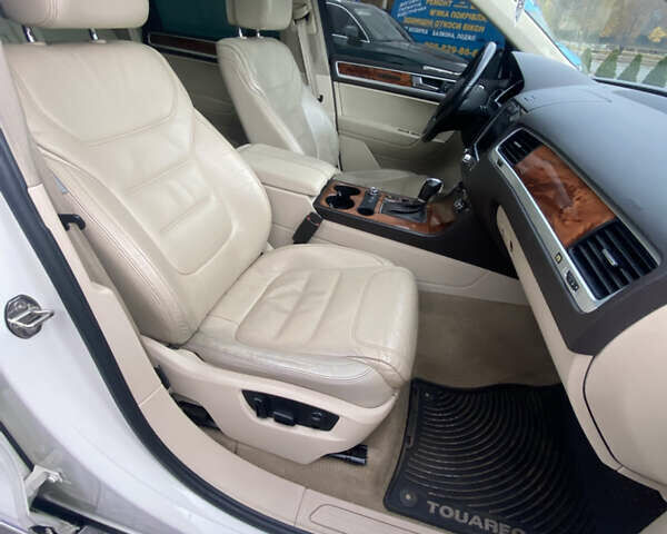 Белый Фольксваген Туарег, объемом двигателя 2.97 л и пробегом 225 тыс. км за 17900 $, фото 21 на Automoto.ua