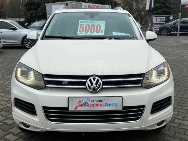 Белый Фольксваген Туарег, объемом двигателя 3 л и пробегом 228 тыс. км за 17500 $, фото 1 на Automoto.ua