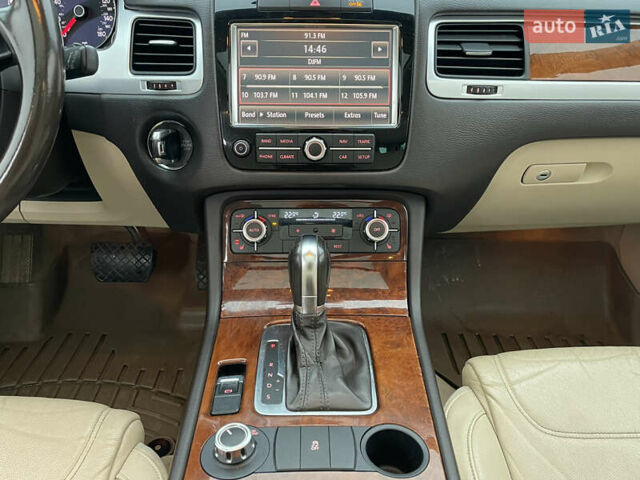 Білий Фольксваген Туарег, об'ємом двигуна 3 л та пробігом 123 тис. км за 17300 $, фото 33 на Automoto.ua